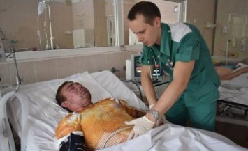 В больницу им. Мечникова доставили раненого, рядом с которым взорвалась мина
