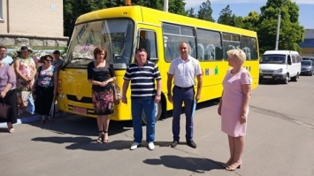 Ключи от нового автобуса получила школа № 1 в Бериславе