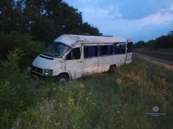 Под Николаевом водителю стало плохо: автобус с 17 пассажирами вынесло в кювет
