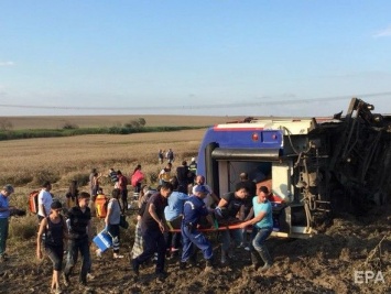 Число жертв крушения пассажирского поезда в Турции увеличилось до 24 человек