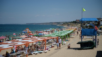 На пляжах Севастополя установят около сотни ларьков и павильонов