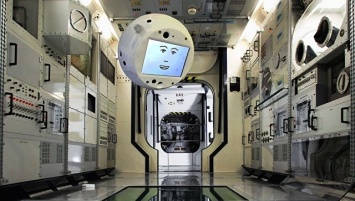 Прилетевший на МКС космический робот "Саймон" начал помогать экипажу