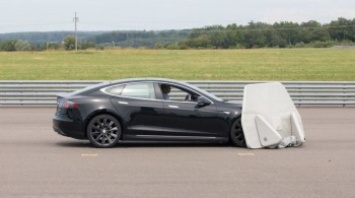 Электрокар Tesla Model S провалил тест по экстренному автоторможению в Европе