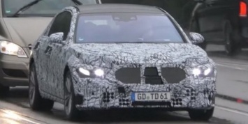 Следующий Mercedes-Benz S-Class демонстрирует новую оптику на видео