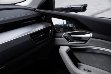 Audi представила автомобиль с экранами вместо зеркал