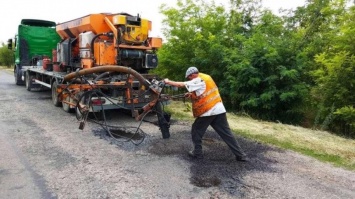 На Николаевщине дорожники приступили к ямочному ремонту на дороге «Нечаяное-Очаков»