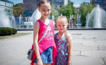 Бюджет участия в действии: воспитанники днепровской школы классического танца получили новую профессиональную одежду и обувь
