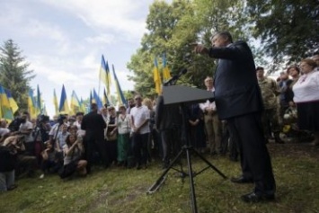 В Польше назвали провокацией траурные мероприятия в Сагрыни с участием Порошенко