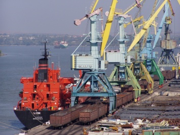Долги Ренийского порта перед рабочими вынудили предприятие продавать краны