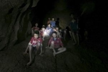 Последний этап спасательной операции в таиландской пещере: на поверхность вытащили девятого подростка