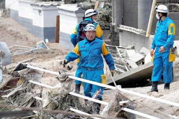 Власти Японии призвали 55 тыс. граждан эвакуироваться из-за тайфуна