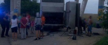 Под Одессой на трассе загорелся автобус с детьми, - ФОТО