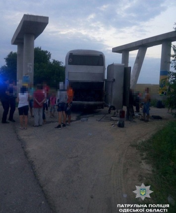 На трассе Одесса - Киев загорелся следовавший из Болгарии автобус с детьми