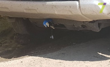 «Адский» сюрприз: владелец одесского авто обнаружил на нем растяжку с гранатой