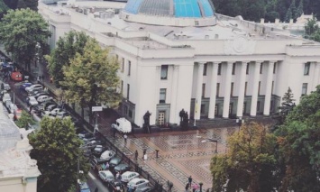Центр Киева заблокировали протестующие водители автомобилей на "евробляхах" (фото, видео)