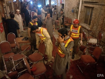 В результате теракта на митинге в Пакистане погиб местный политик и еще 19 человек
