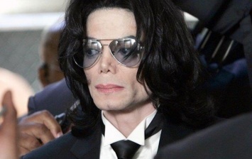 Врач Майкла Джексона заявил о "химической кастрации" певца
