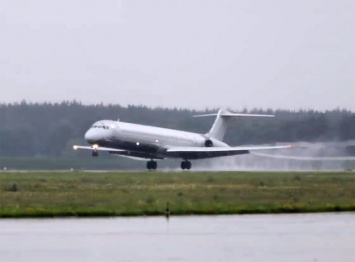 MD-82 с туристами Join UP! словил птицу и совершил аварийную посадку в Борисполе