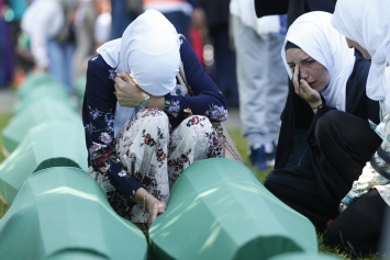 В Боснии почтили память жертв массовых расправ в Сребренице