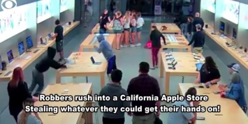 Видеофакт: четверо грабителей вынесли из Apple Store девайсов на $27 000