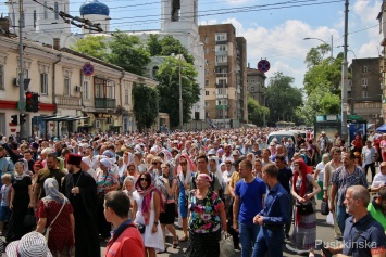 Пробки, жара и молитвы: в Одессе состоялся крестный ход. Фоторепортаж