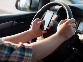 Исследование: Водители не верят в опасность набора сообщений за рулем
