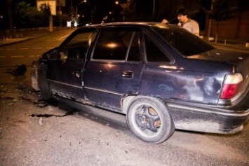 В Киеве на бульваре Шевченко девушка на Mercedes влетела в Daewoo с пьяным водителем