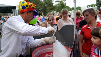 "Сладкоежки" и "Модницы": в Евпатории готовят праздник для детей