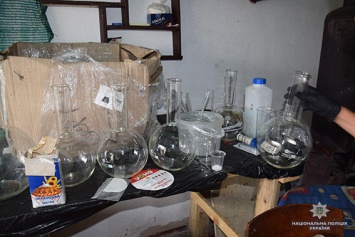 В Николаеве полицейский организовал нарколабораторию и сбывал «товар» с помощью закладок