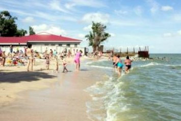 "Сказочный" отдых с боевиками: Как выглядит единственный морской курорт "ДНР" Седово