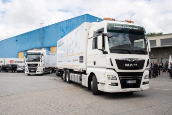 В Германии начнут испытания колонн грузовиков с автопилотом