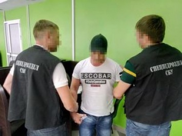 СБУ задержала иностранца в футболке "Escobar", который планировал наладить сбыт кокаина через Украину