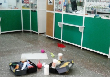 Посетитель запорожской аптеки разлил ртуть - здание оцепили