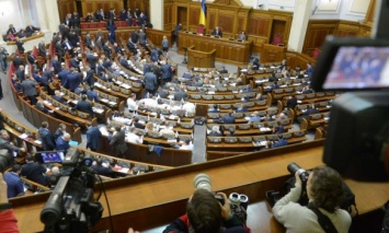 Чем запомнится 8-я сессия Рады: Антикоррупционный суд, нацбезопасность и "прикосновенная" Савченко