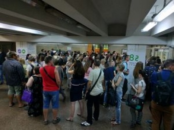 Подорожание проезда а Киеве: входы в столичную подземку заблокированы огромными очередями