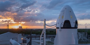 Пассажирский корабль Crew Dragon разработки SpaceX привезли на мыс Канаверал