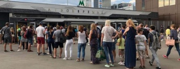 "Пан Кличко, вам очередь занять?": подорожание проезда в метро киевляне отметили аншлагом в кассах