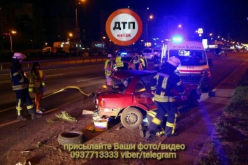 Страшное ДТП в Киеве: два авто превратились в салат