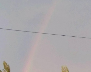 Перед грозой в небе появилась радуга (фото)