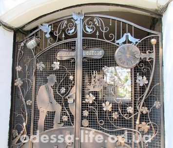 «Однажды в Одессе»: в городе появились уникальные арт-ворота