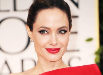 Известный телеведущий обвинил Анджелину Джоли в неискренности