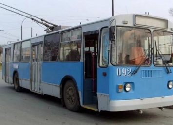 В Екатеринбурге пьяные пассажиры троллейбуса сломали нос девушке