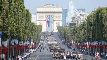 Французы отпраздновали День взятия Бастилии: самые яркие моменты национального праздника