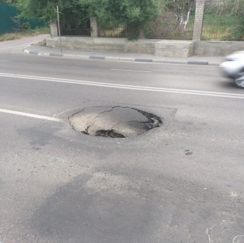 Воронежцев предупредили о «входе в метро» посреди дороги на набережной