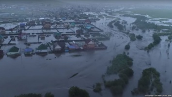 Наводнение в российском Забайкалье: подтопленные дома и рухнувший в Чите мост