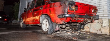 В Днепре возле «Мушкетера» подожгли автомобиль