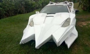 В Уганде из Toyota Celica построили нелепый линкор-монстр