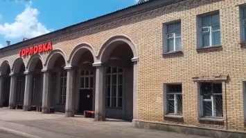 Железнодорожный вокзал станции Горловка: чисто и совсем одиноко