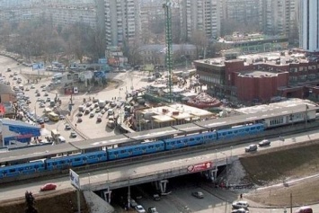 Две станции метро в Киеве закрыли из-за