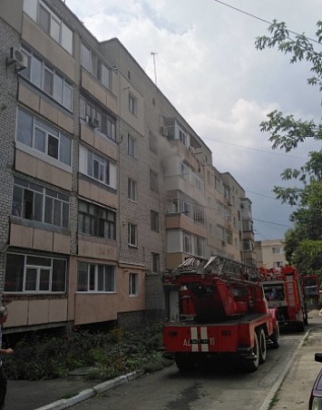 В Бердянске в подъезде многоэтажки прогремел взрыв